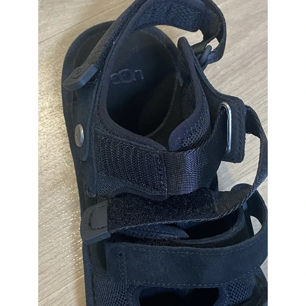 UGG new without